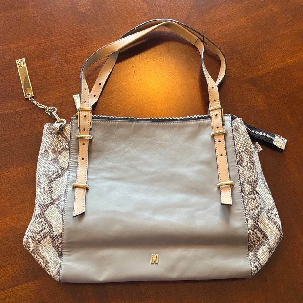 Women's Handbag • Antonio melani